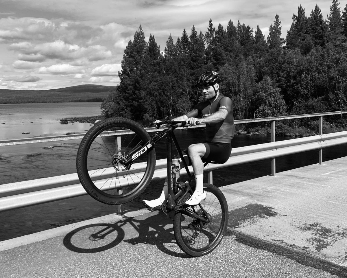 Wheelie in Mainbreak Essential Aero Socks